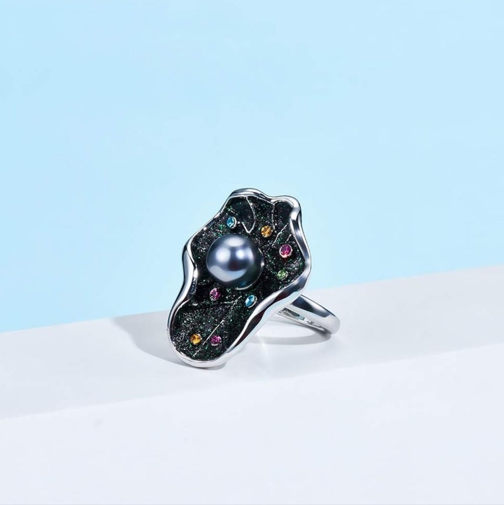 Flower-Shaped Statement Ring With Black Petals An… - image 6